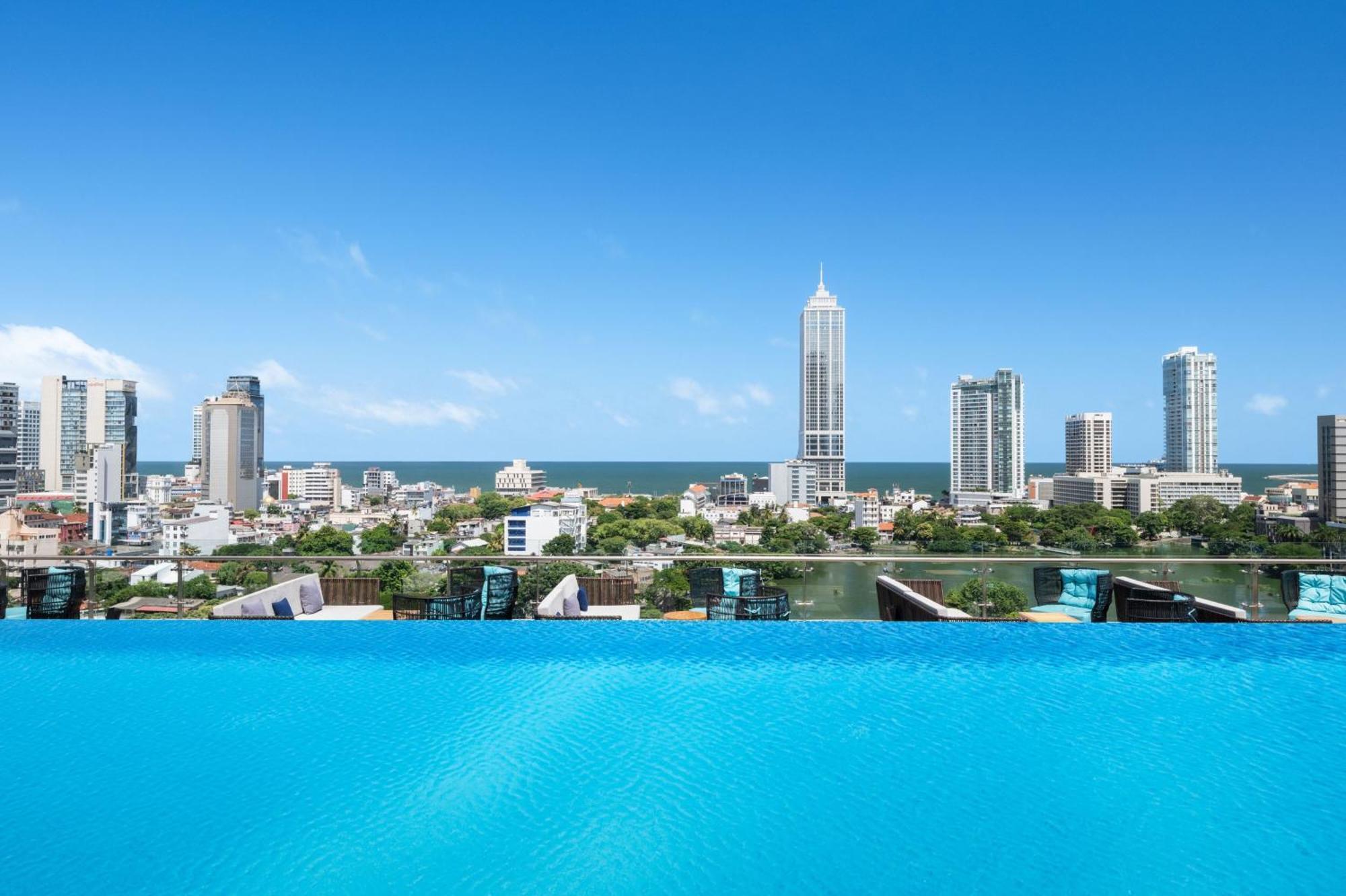 Courtyard By Marriott Colombo Hotel Exterior photo
