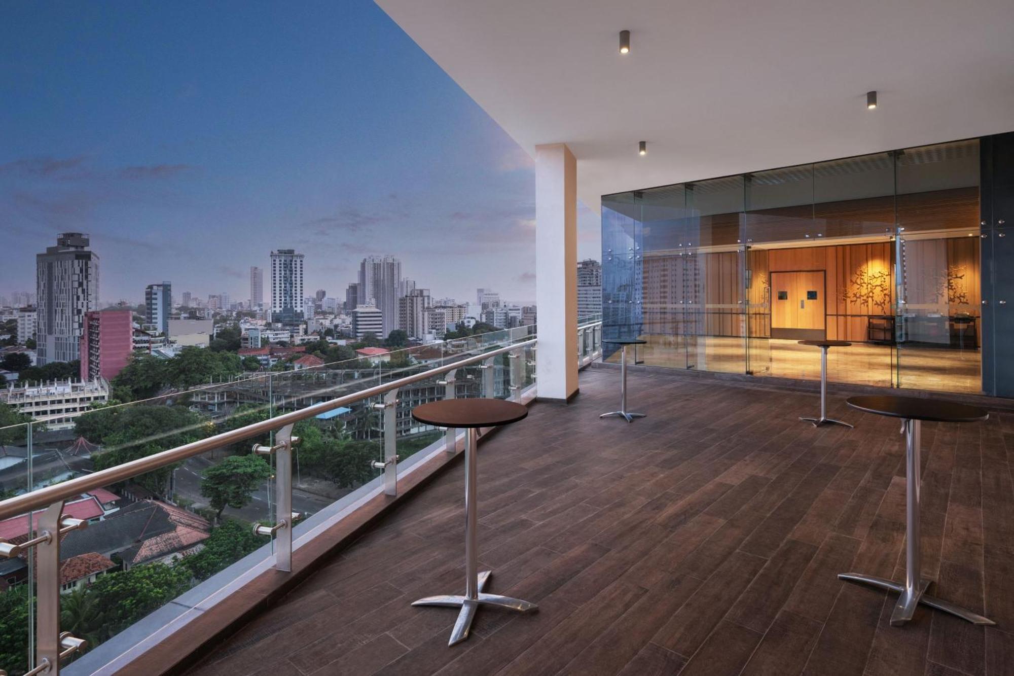 Courtyard By Marriott Colombo Hotel Exterior photo