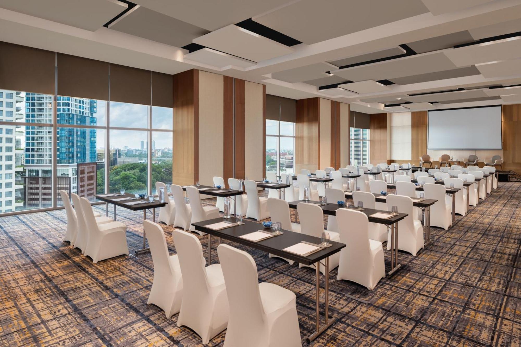 Courtyard By Marriott Colombo Hotel Exterior photo